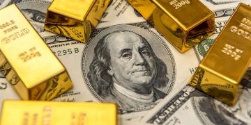 کف قیمت دلار ۱۵۵ هزار تومان و کف قیمت طلا ۱۴ میلیون تومان است / جهش اصلی بازارها در نیمه دوم سال رخ می‌دهد