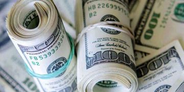 احتمال رشد قیمت دلار تا 330 هزار تومان وجود دارد / اقدامات بانک مرکزی در بازار ارز و تتر دلار را متوقف کرده است